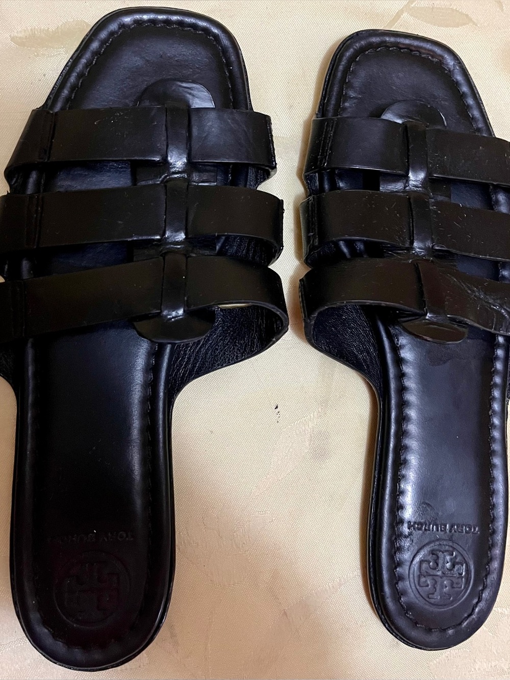 Tory Burch Black Leather Slip-on Sandals Size 7 Gently used condition